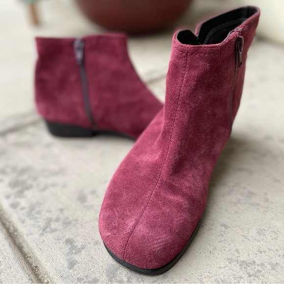Aerosoles burgundy, suede boots practically new - Picture 5 of 6